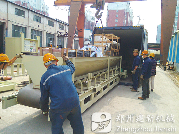 熱銷繼續(xù),建新機(jī)械又一套25移動式攪拌站出口匈牙利(圖1) 建新機(jī)械25移動式攪拌站出口匈牙利
