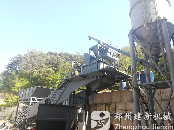 韓國釜山50移動式攪拌站案例現(xiàn)場(圖1) 韓國釜山50移動式攪拌站案例現(xiàn)場