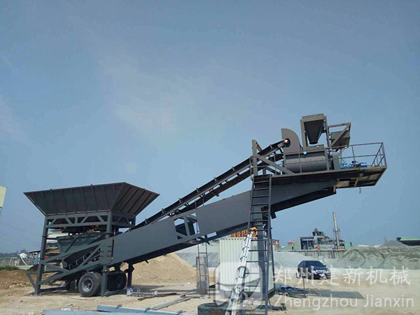 建新機(jī)械移動式攪拌站征服新疆客戶(圖1) 建新機(jī)械移動式攪拌站征服新疆客戶